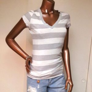 Grey & White Strip Tee No bountaries